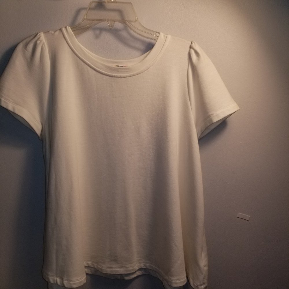 White/Cotton/T-Shirt/With-A-Flare